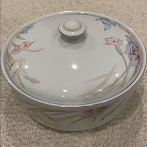 Studio Nova/Mikasa Round Covered Casserole Dish